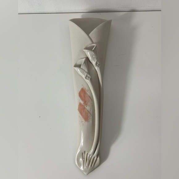 HILBORN Canada Wall Pocket Vase Lily Art Pottery Rose Pink Signed Vintage - Picture 3 of 7